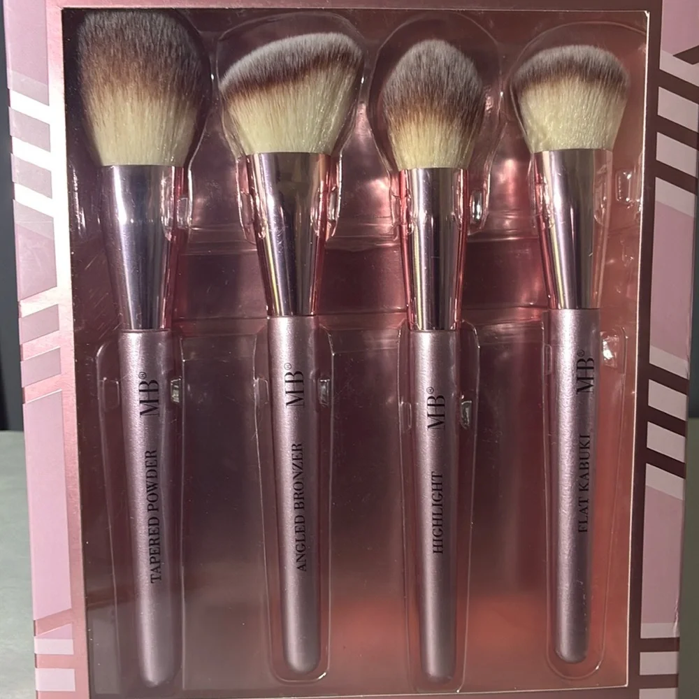 “Must Have Beauty” 4-Pack Glam Brush Set